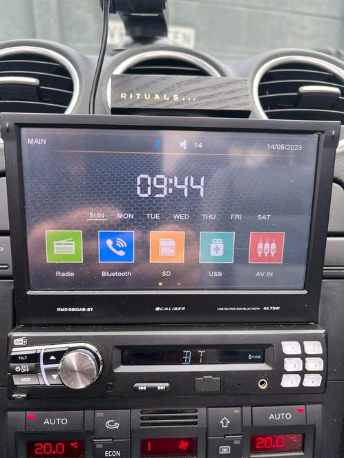 Autoradio merk Caliber met klapscherm