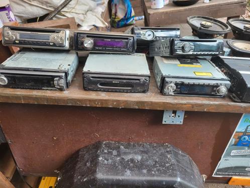 Autoradiox27s   met versterker en spiekers