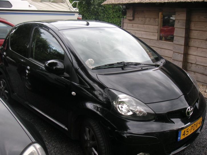 aygo 5 deurs 1,0 dynamic navigator 1 ste eigenaar als nieuw 