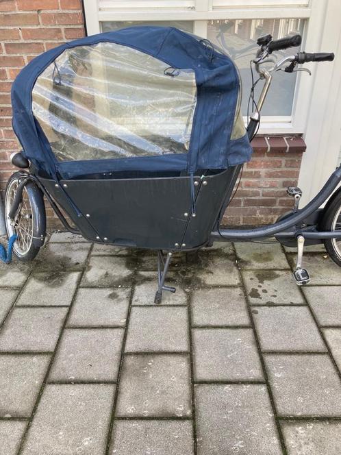 Babboe City bakfiets met regenhuif.