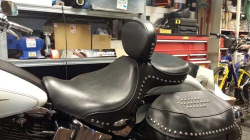 Badlander zadel voor softail met rugsteun