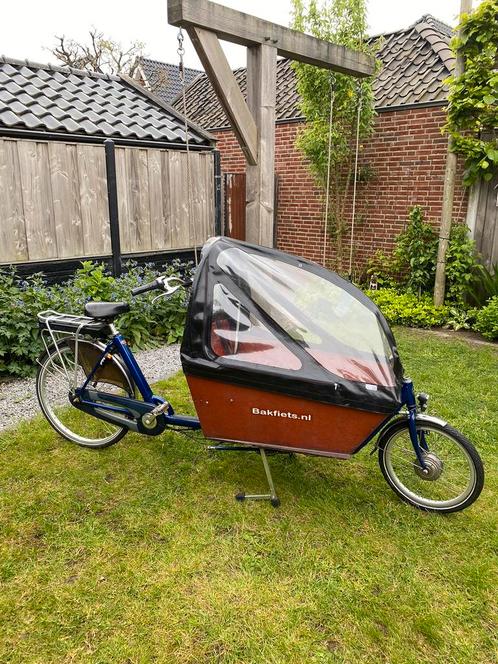 Bakfiets 8 versn. En elektrisch met originele huif