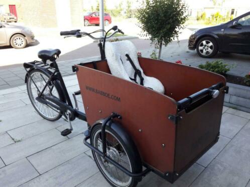 bakfiets Babboe met regenhuif en babyzitje