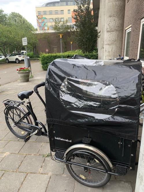 Bakfiets in goede staat incl regenhoes en 3 versnellingen