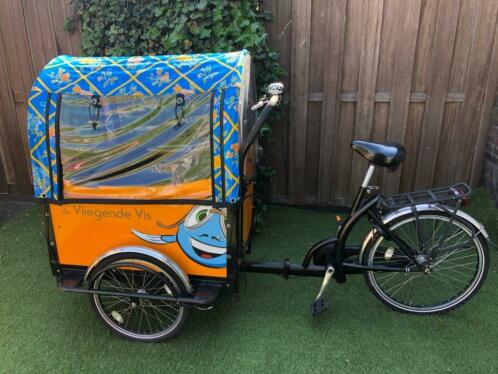 Bakfiets met alle benodigde accessoires