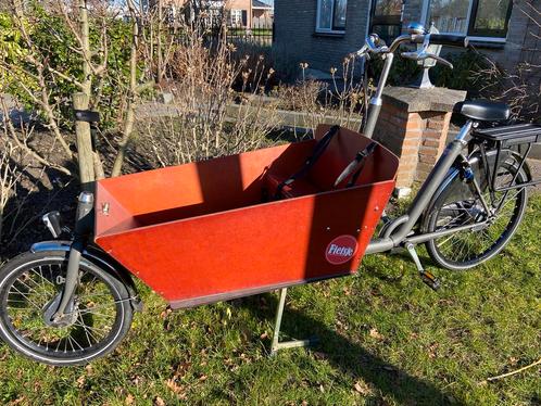 Bakfiets nl cargo bike long met huif en afsluitbaar bankje