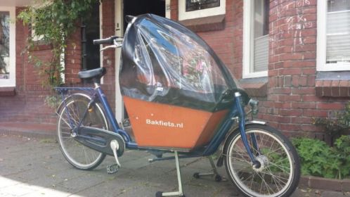 Bakfiets nl Cargobike kort met huif en afdekzeil