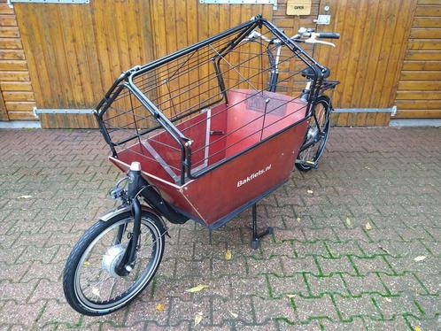 Bakfiets punt nl met nw opgebouwde elektrische ondersteuning