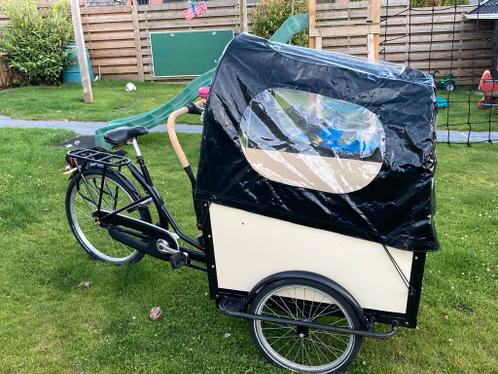 Bakfiets tot 6 kinderen.