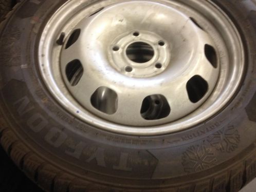 banden en velgen 5x114.3 dacia duster winterset 215 65 16