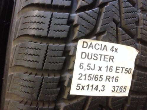 banden en velgen 5x114.3 dacia duster winterset 215 65 16