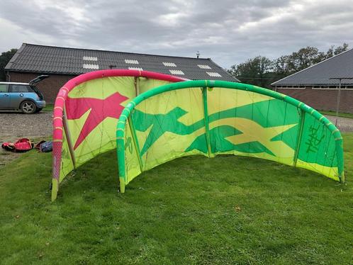 Bandit F-one kite set, 9 en 12m2 kite  bar, board, trapeze