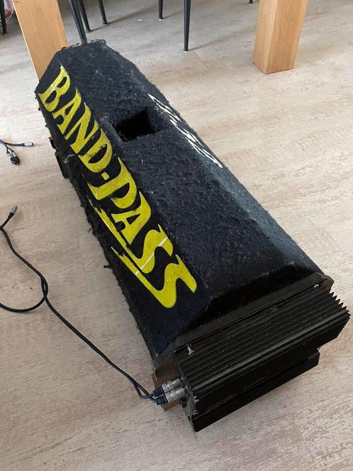 Bandpass subwoofer met versterker