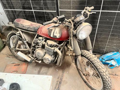 Barn Find Honda CB500 1974. Lopend cafe racer