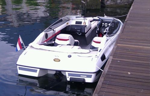 Bayliner capri 1850 speedboot bowrider (eind april in NL)