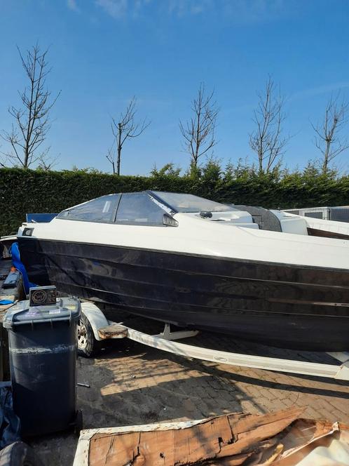 Bayliner Capri Bowrider 6.6 meter lang Zonder motor