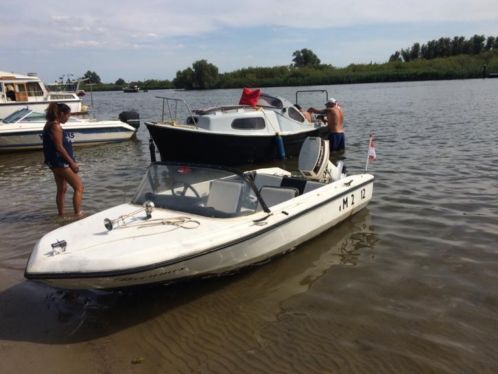 Beekman zonder motor speedboot bootje boot moet snel weg