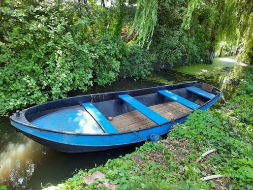 Beenhakker roeiboot