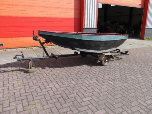 Beenhakker vlet met trailer. 3,50 mtr. Opknapper