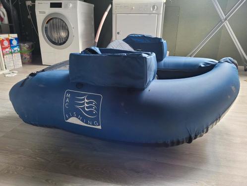 Beginners bellyboat met flippers en reddingsvest