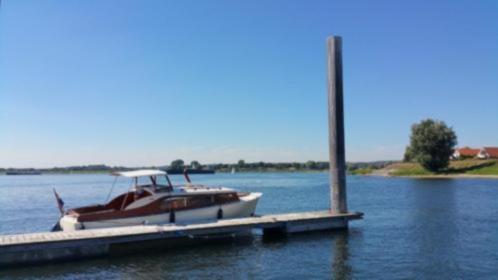 Beijnes Waterland klassieke stalen boot waaiersteven cabrio