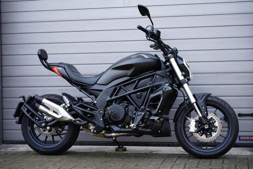 Benelli 502 c Naked Bike Black Edition Tour 2023 35KW A2