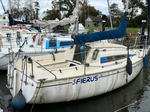 Beneteau First 24 (1983) Klusboot, Yamaha 9.9 gereviseerd
