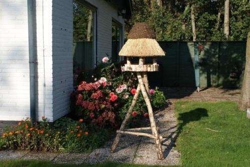 berkenhout rietgedekt vogelhuisje 