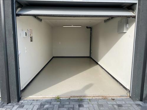 Beveiligde garagebox 18m2 te huur in Schagen. 150 excl. pm