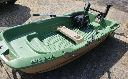 BIC 245 sportyak groen roeiboot met electromotor