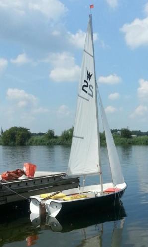 Bijboot  visboot  roeiboot zeilboot 