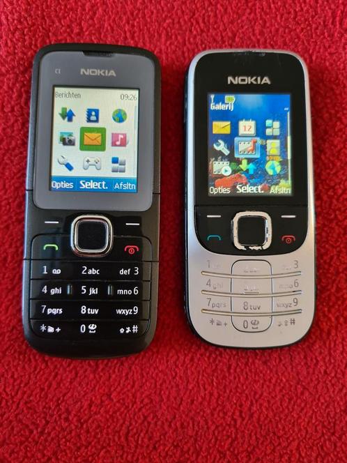 Bijna gratis 2x goed werkende Nokia telefoon,simvrij,10p.st