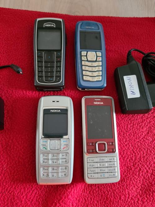 Bijna gratis 4x goed werkende Nokia telefoons,2opladers,35