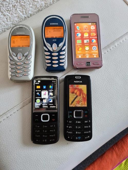 Bijna gratis 5x goed werkende telefoons,met oplader, 9 p.st