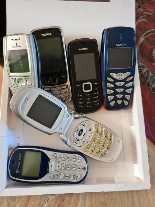 Bijna gratis 6x oude telefoons, werking onbekend,10