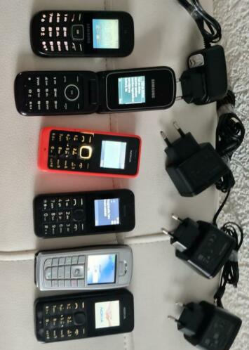 Bijna gratis diverse Nokia telefoons, met opladers,9 per st