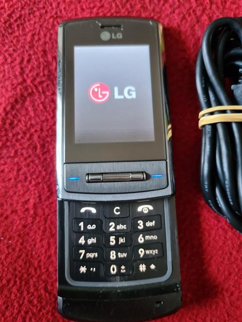 Bijna gratis goed werkende LG telefoon KE970,m oplader,13