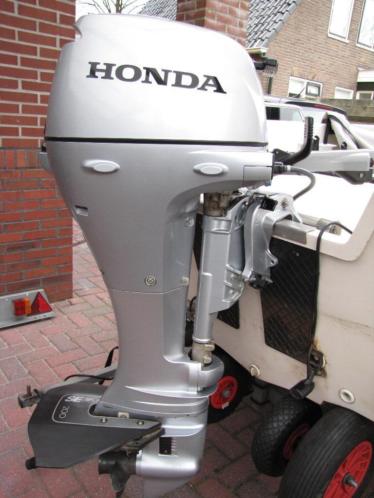 Bijna nieuw  10 Pk Honda 4 takt. BJ 2015 2 jaar garantie.
