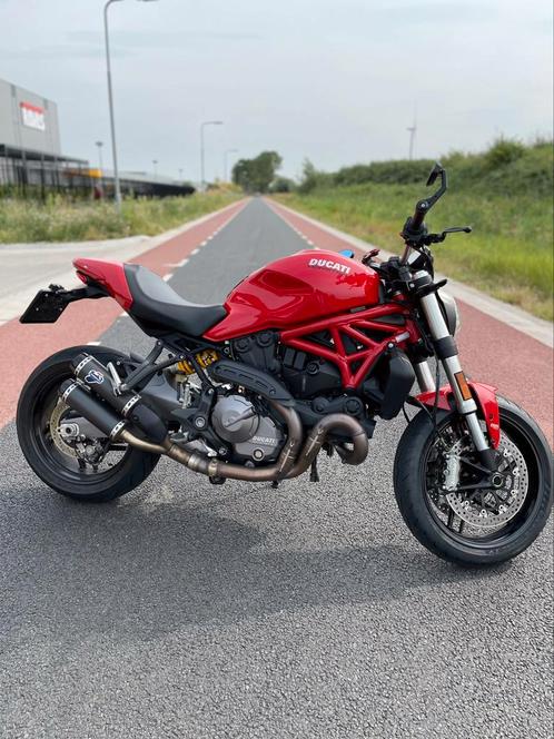 Bijzonder mooie Ducati Monster 821 met vele extras