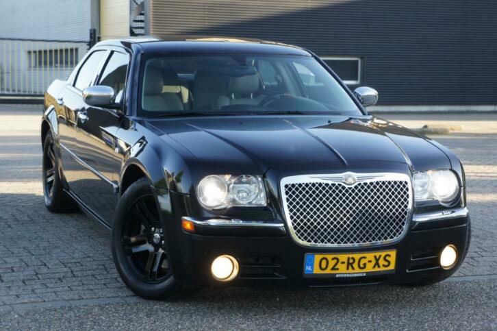 BLACK 300C 5.7i HEMI V8 340PK Lpg G3 Xenon.Leder.Pdc.Boston