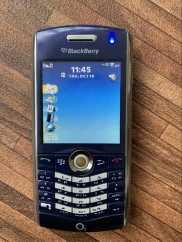 Blackberry 8120 lekker klein. Basic functionaliteit.