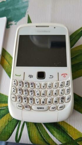 BlackBerry 8520 white
