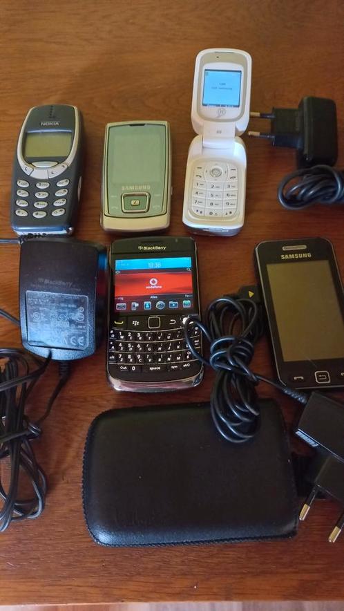 Blackberry 9700  diversen andere oude telefoons