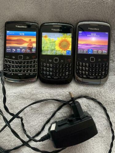 Blackberry Bold, 2 Blackberrys curve met 1 oplader