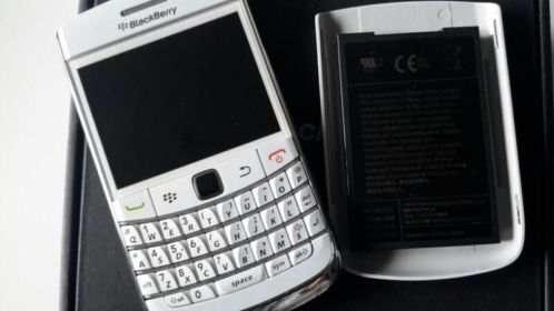 Blackberry Bold 9700 white