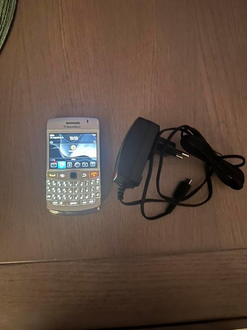 Blackberry Bold 9700 white