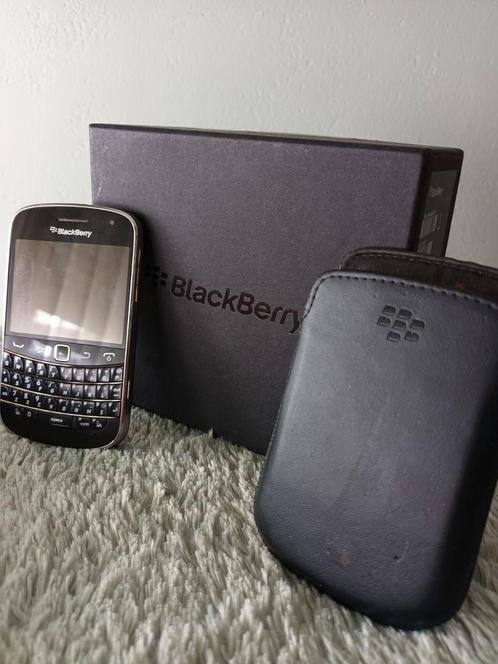 Blackberry bold 9900 smartphone