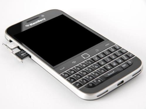 Blackberry Classic 200,- met leren hoesje