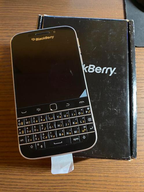 BlackBerry Classic met doos, originele oplader en oortjes