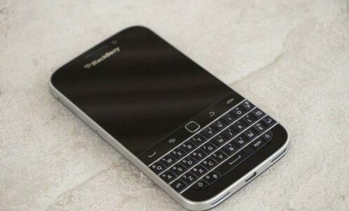Blackberry classic met plays store en werkend whatsapp